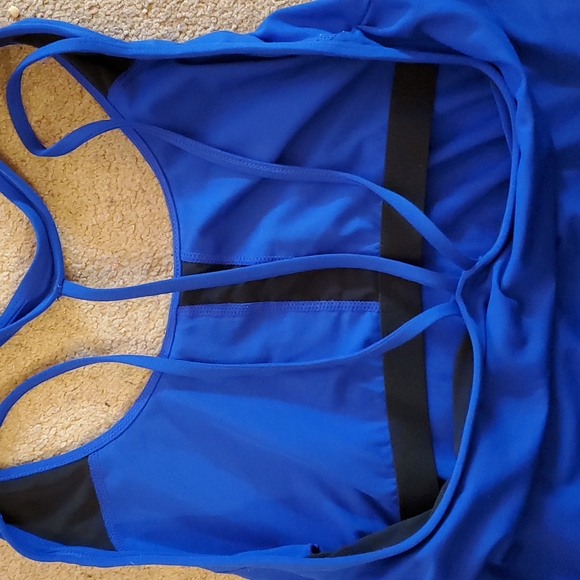 Women's large workout tank with built in shelf bra, like new condition - Picture 3 of 4